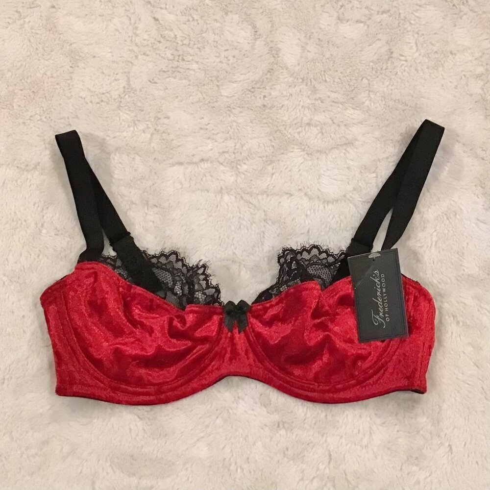 Frederick’s 32D NWT Hollywood Martyna Red Velvet Black Lace Bra New With Tag